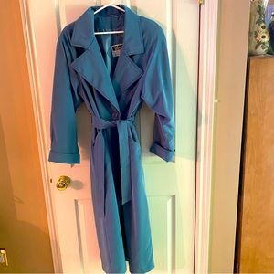 Eatons Utex trench coat. Double breasted. Belted size 8. Ready for fall.
